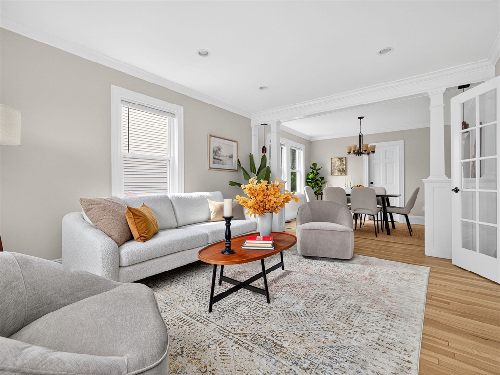 1487-1489 Centre Street, Boston, Massachusetts, 2 Bedrooms Bedrooms, 5 Rooms Rooms,1.5 BathroomsBathrooms,Residential,For Sale,Centre Street,73427865