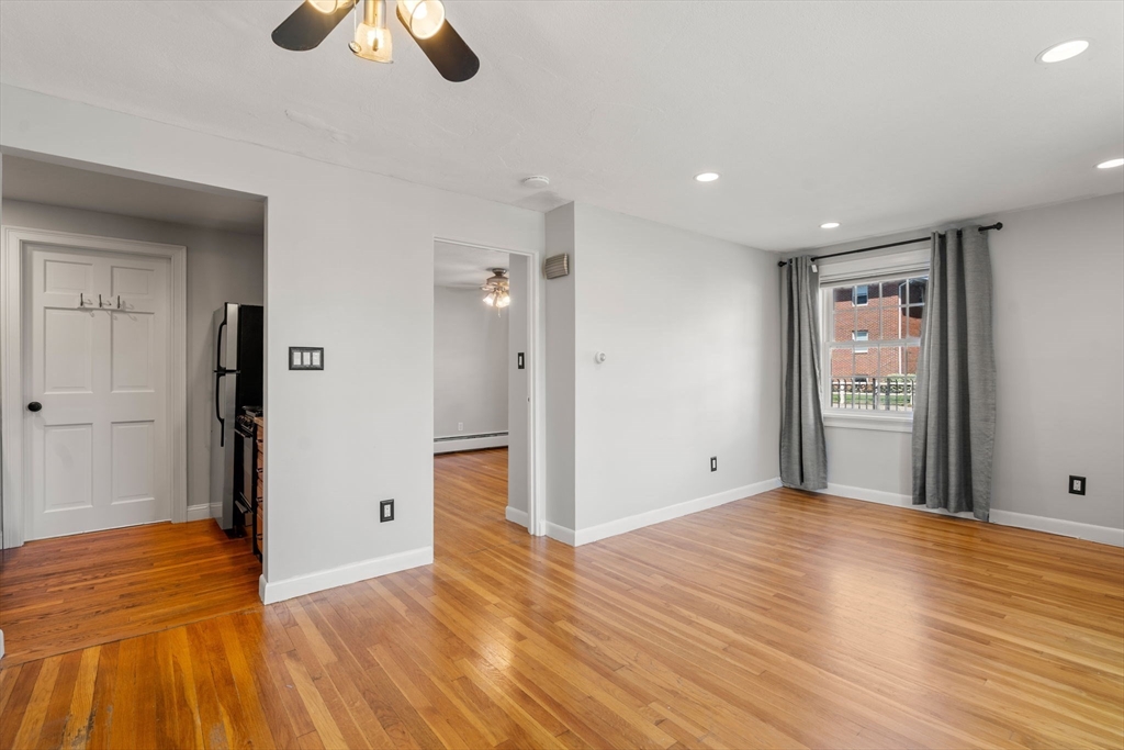 188 River St, Waltham, Massachusetts, 1 Bedroom Bedrooms, 3 Rooms Rooms,1 BathroomBathrooms,Residential,For Sale,River St,73431429