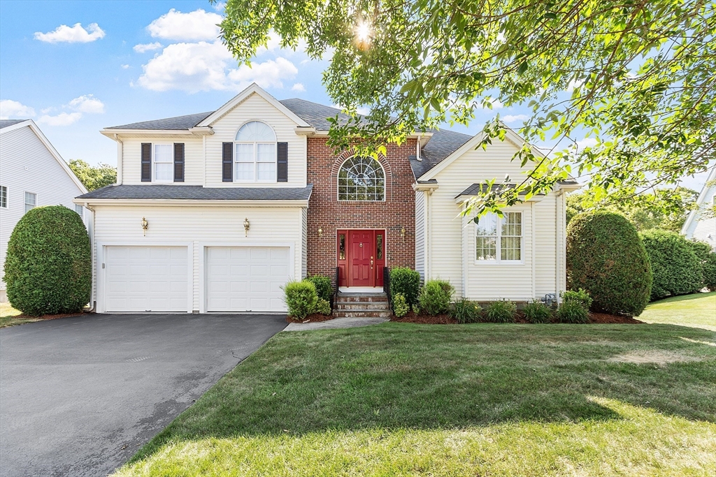 34 Muir Way, Marlborough, Massachusetts, 5 Bedrooms Bedrooms, 11 Rooms Rooms,3.5 BathroomsBathrooms,Residential,For Sale,Muir Way,73409444