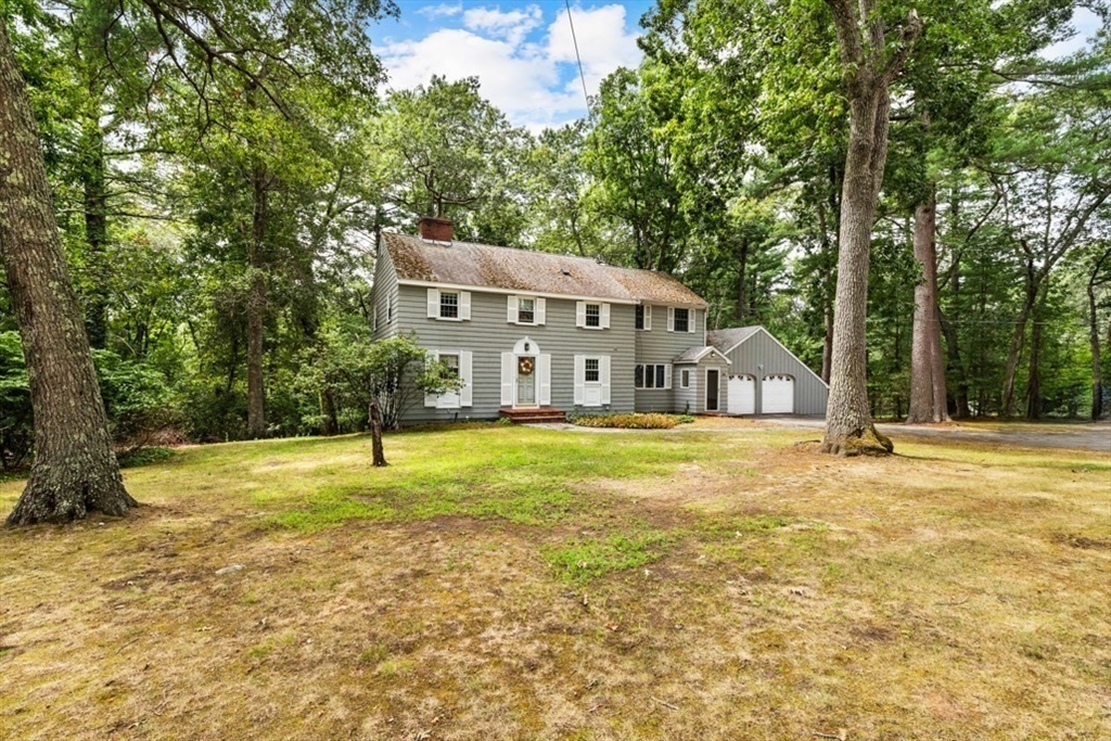 29 Apple Hill Lane, Lynnfield, Massachusetts, 4 Bedrooms Bedrooms, 9 Rooms Rooms,2.5 BathroomsBathrooms,Residential,For Sale,Apple Hill Lane,73420137