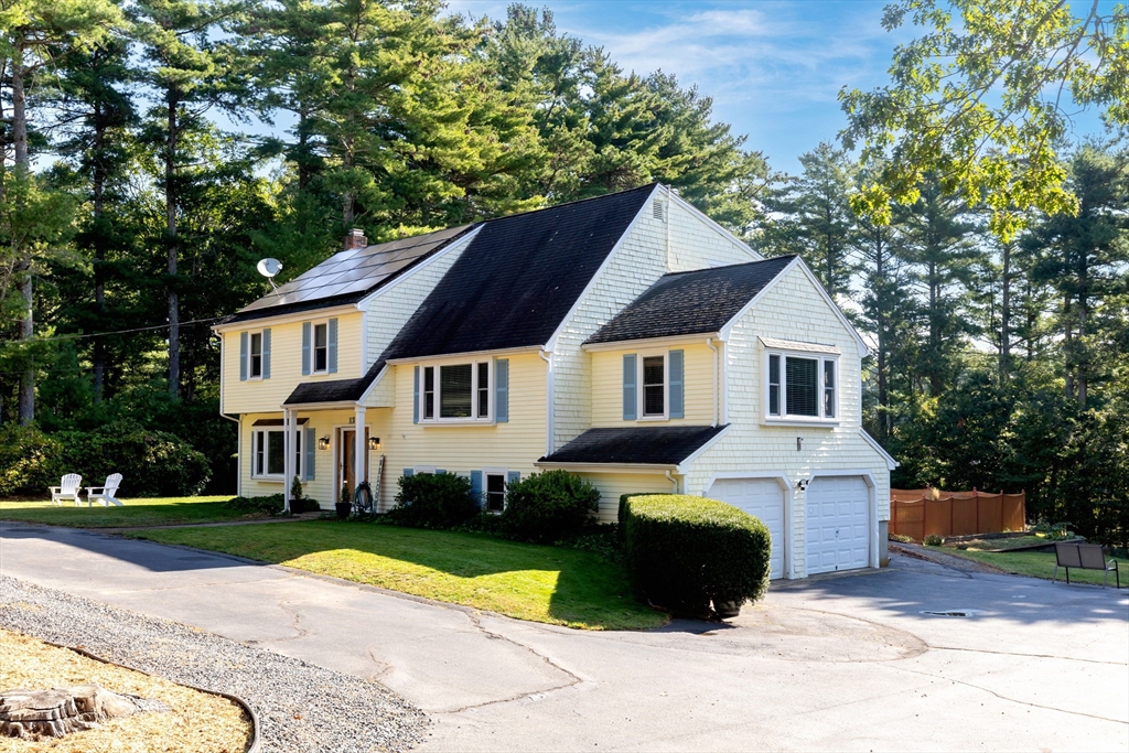 12 Bow St., Carver, Massachusetts, 4 Bedrooms Bedrooms, 8 Rooms Rooms,2.5 BathroomsBathrooms,Residential,For Sale,Bow St.,73431340