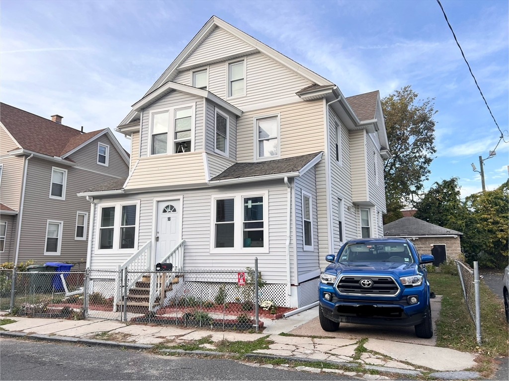 18 Greenacre Square, Springfield, Massachusetts, 4 Bedrooms Bedrooms, 10 Rooms Rooms,1.5 BathroomsBathrooms,Residential,For Sale,Greenacre Square,73448585
