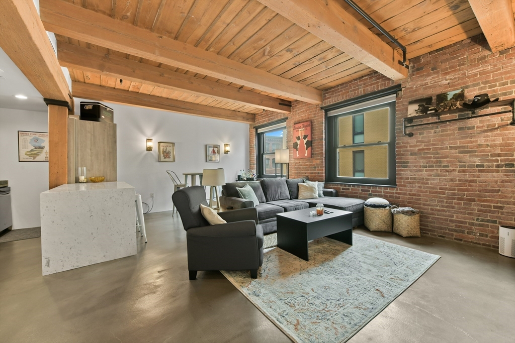 90 Wareham Street, Boston, Massachusetts, 1 Bedroom Bedrooms, 3 Rooms Rooms,1 BathroomBathrooms,Residential Lease,For Rent,Wareham Street,73448597