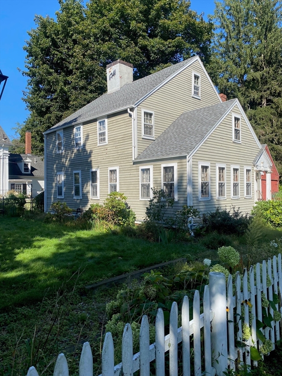 382 Main Street, Amesbury, Massachusetts, 5 Bedrooms Bedrooms, 10 Rooms Rooms,1.5 BathroomsBathrooms,Residential,For Sale,Main Street,73448676