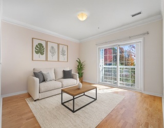 170 Clocktower Dr, Waltham, Massachusetts, 2 Bedrooms Bedrooms, 4 Rooms Rooms,1 BathroomBathrooms,Residential,For Sale,Clocktower Dr,73448674