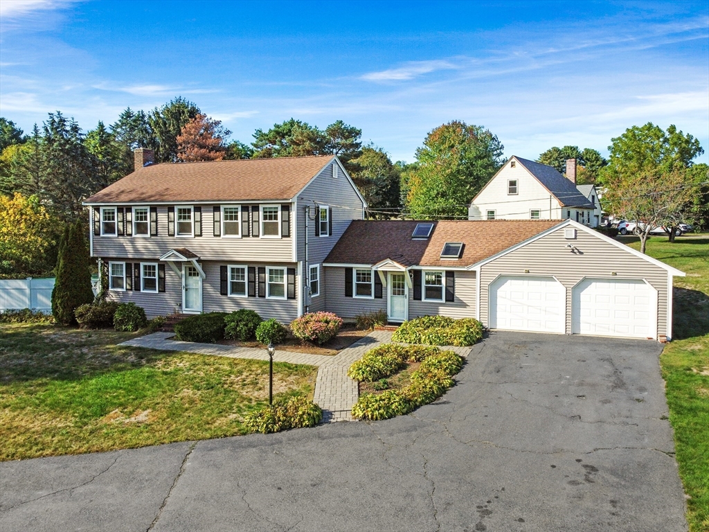 165 Elliott St, Haverhill, Massachusetts, 3 Bedrooms Bedrooms, 9 Rooms Rooms,2.5 BathroomsBathrooms,Residential,For Sale,Elliott St,73438141