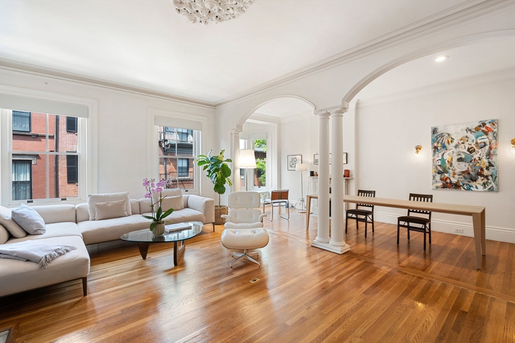 6 Walnut St, Boston, Massachusetts, 3 Bedrooms Bedrooms, 5 Rooms Rooms,2 BathroomsBathrooms,Residential,For Sale,Walnut St,73448957