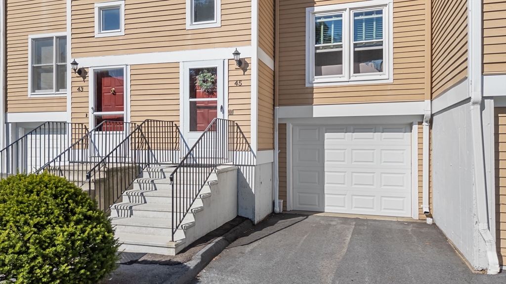 45 Camelot Dr, Worcester, Massachusetts, 2 Bedrooms Bedrooms, 5 Rooms Rooms,1.5 BathroomsBathrooms,Residential,For Sale,Camelot Dr,73428010