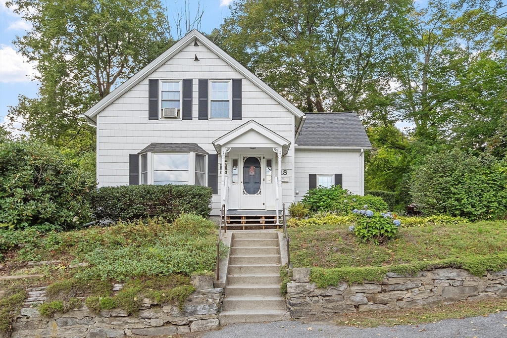 18 Brown St, Leicester, Massachusetts, 5 Bedrooms Bedrooms, 8 Rooms Rooms,1.5 BathroomsBathrooms,Residential,For Sale,Brown St,73424745