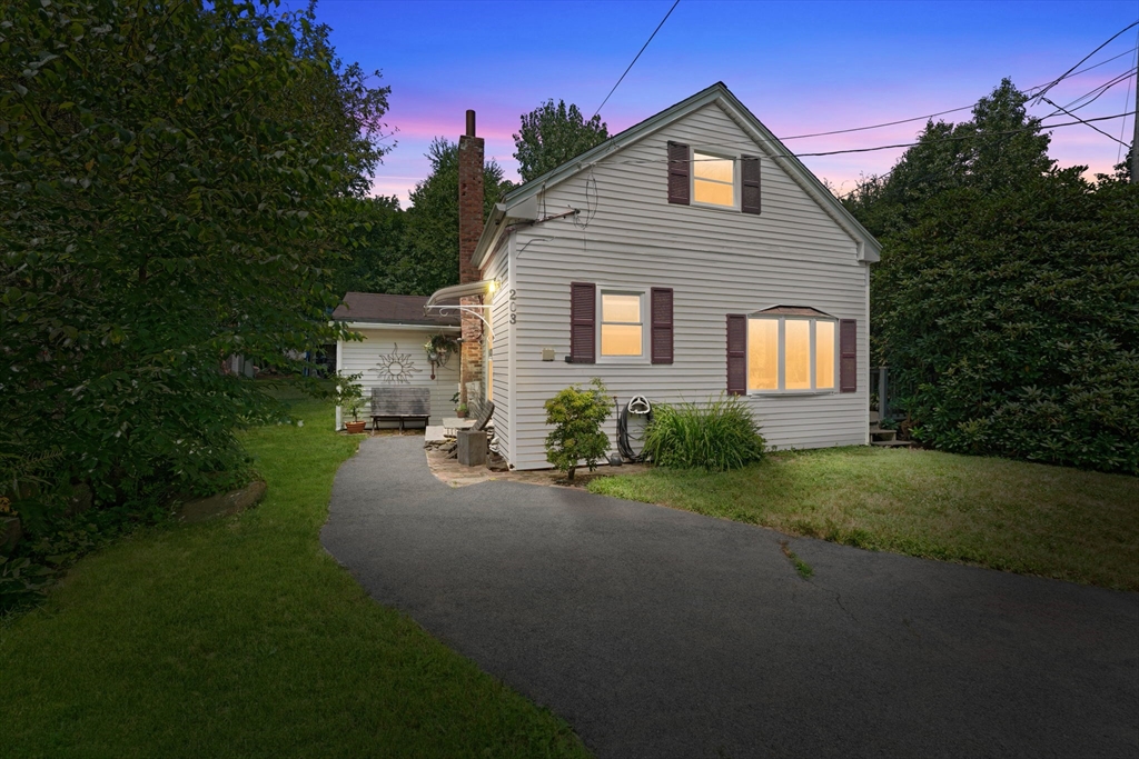 203 Hartford Ave W, Uxbridge, Massachusetts, 2 Bedrooms Bedrooms, 6 Rooms Rooms,1 BathroomBathrooms,Residential,For Sale,Hartford Ave W,73411129