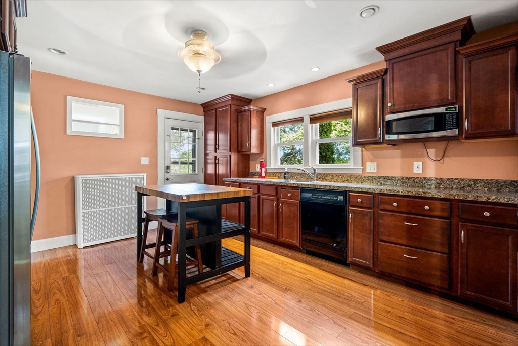 50 Gertrude St, Lynn, Massachusetts, 3 Bedrooms Bedrooms, 6 Rooms Rooms,1.5 BathroomsBathrooms,Residential,For Sale,Gertrude St,73432067