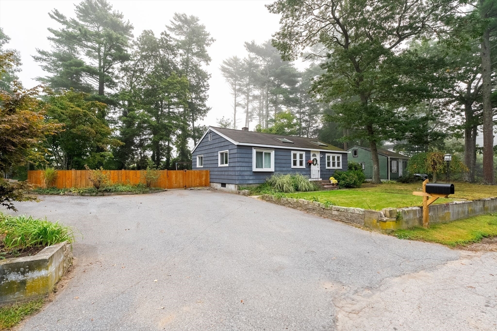 61 Cedar Dr, Carver, Massachusetts, 3 Bedrooms Bedrooms, 5 Rooms Rooms,1 BathroomBathrooms,Residential,For Sale,Cedar Dr,73432165