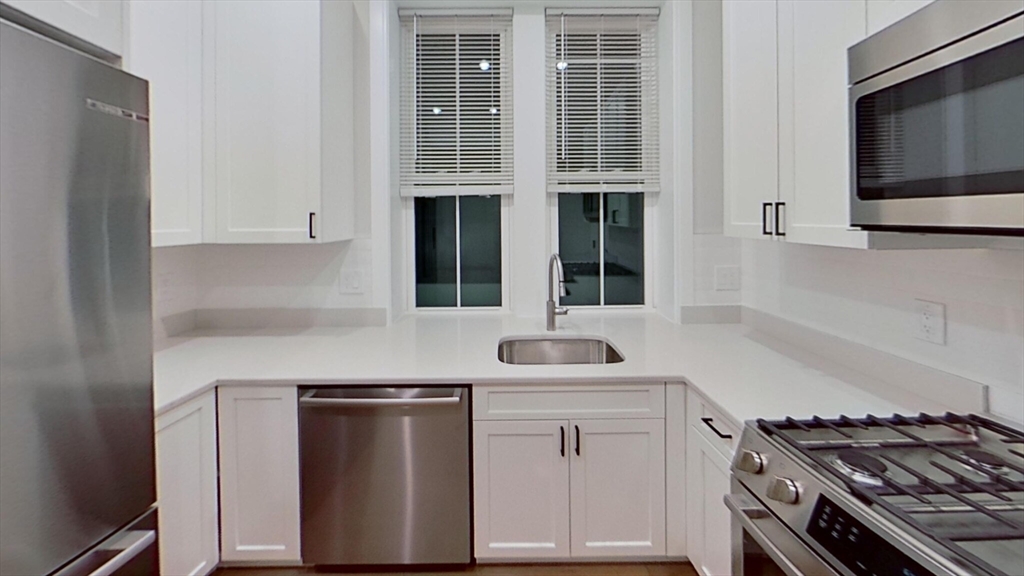 47 Englewood Ave, Boston, Massachusetts, 3 Bedrooms Bedrooms, 5 Rooms Rooms,2 BathroomsBathrooms,Residential Lease,For Rent,Englewood Ave,73449148