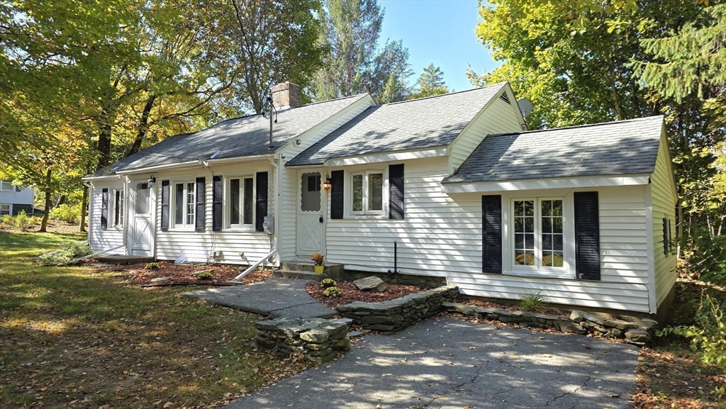 289 Richards Ave, Paxton, Massachusetts, 2 Bedrooms Bedrooms, 6 Rooms Rooms,1 BathroomBathrooms,Residential,For Sale,Richards Ave,73449181