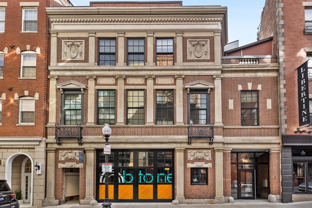 133 Salem St, Boston, Massachusetts, 6 Bedrooms Bedrooms, 21 Rooms Rooms,5.5 BathroomsBathrooms,Residential Income,For Sale,Salem St,73449037