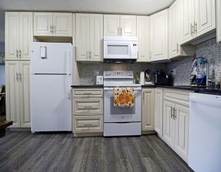 39 Pleasant St, Northborough, Massachusetts, 2 Bedrooms Bedrooms, 4 Rooms Rooms,1 BathroomBathrooms,Residential,For Sale,Pleasant St,73449287