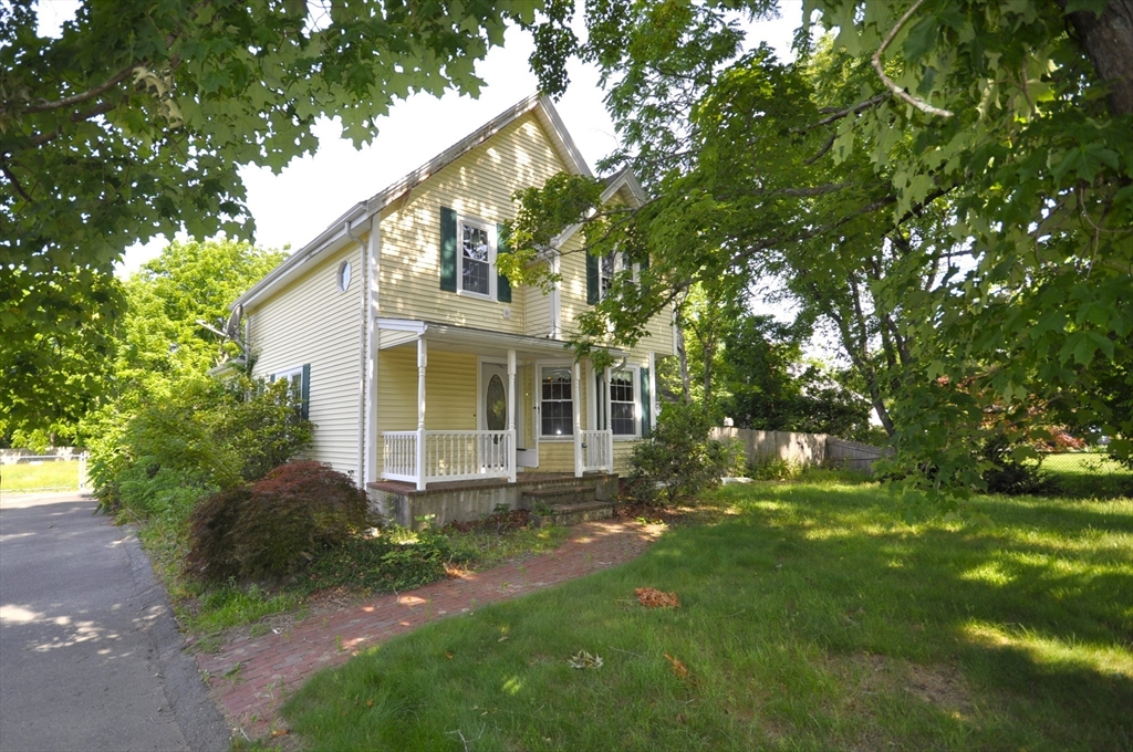 446 Elm St, East Bridgewater, Massachusetts, 3 Bedrooms Bedrooms, 7 Rooms Rooms,1.5 BathroomsBathrooms,Residential,For Sale,Elm St,73395429