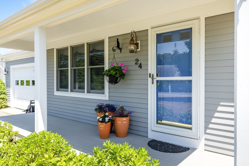 24 Putter Dr, Falmouth, Massachusetts, 3 Bedrooms Bedrooms, 6 Rooms Rooms,2 BathroomsBathrooms,Residential,For Sale,Putter Dr,73397818