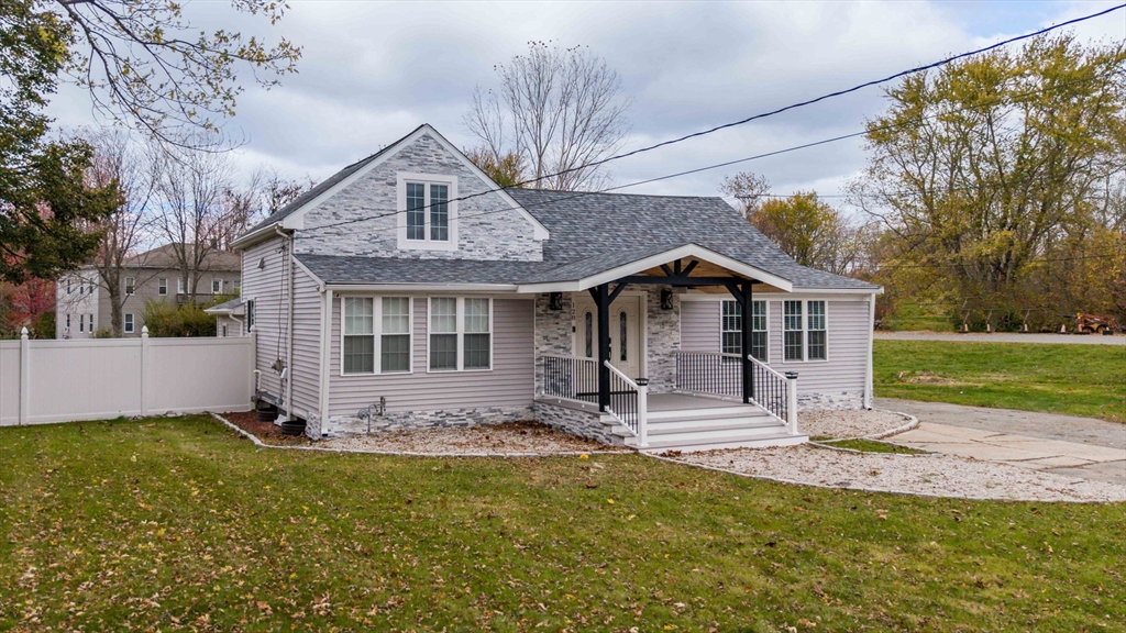 128 Old Bedford Rd, Westport, Massachusetts, 5 Bedrooms Bedrooms, 9 Rooms Rooms,2.5 BathroomsBathrooms,Residential,For Sale,Old Bedford Rd,73449463