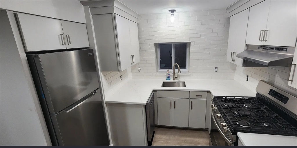 322 Brownell, Fall River, Massachusetts, 2 Bedrooms Bedrooms, 4 Rooms Rooms,1 BathroomBathrooms,Residential Lease,For Rent,Brownell,73449545