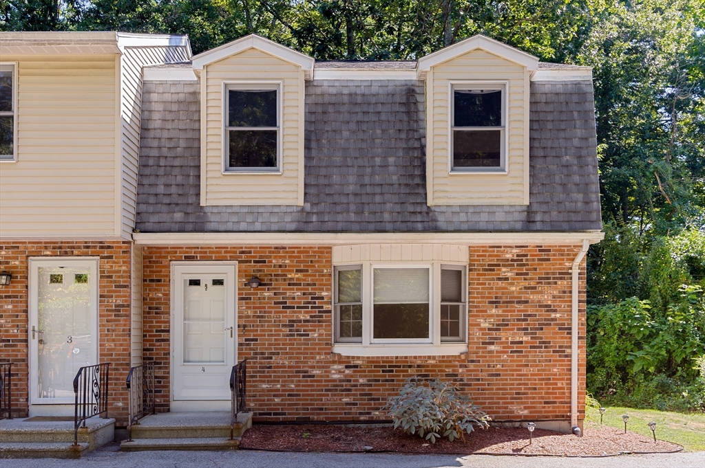 125 Manning St, Holden, Massachusetts, 2 Bedrooms Bedrooms, 4 Rooms Rooms,1.5 BathroomsBathrooms,Residential,For Sale,Manning St,73421556