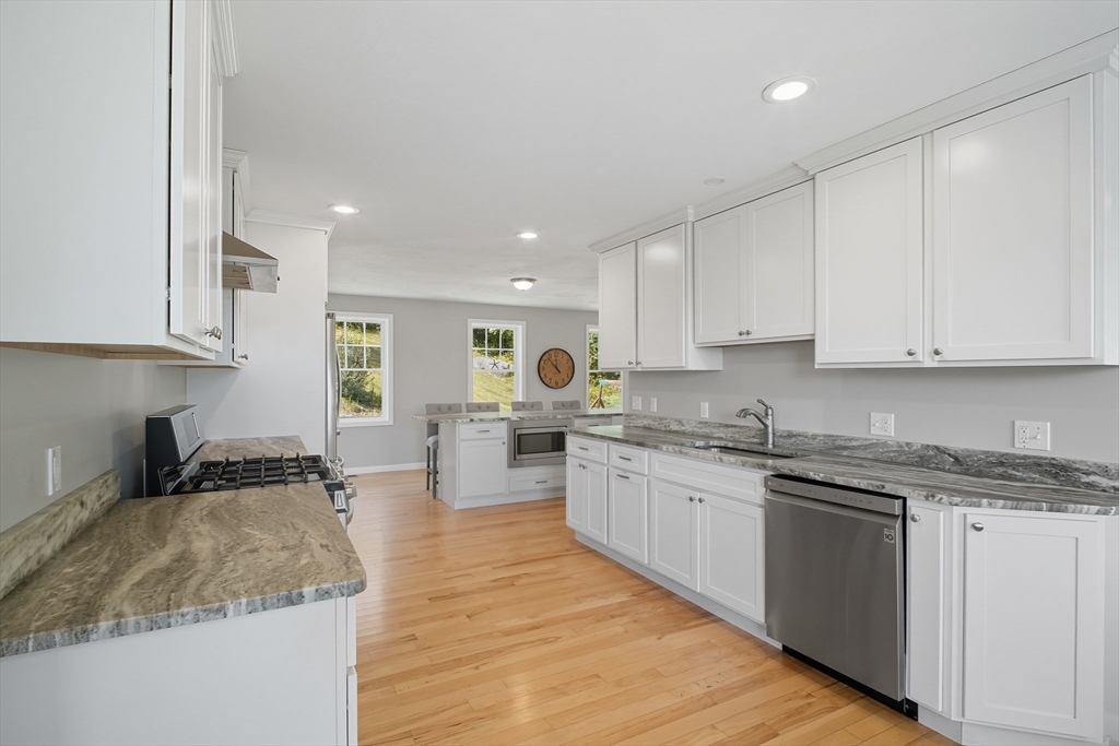 92 Wales Rd, Brimfield, Massachusetts, 3 Bedrooms Bedrooms, 8 Rooms Rooms,2.5 BathroomsBathrooms,Residential,For Sale,Wales Rd,73431310