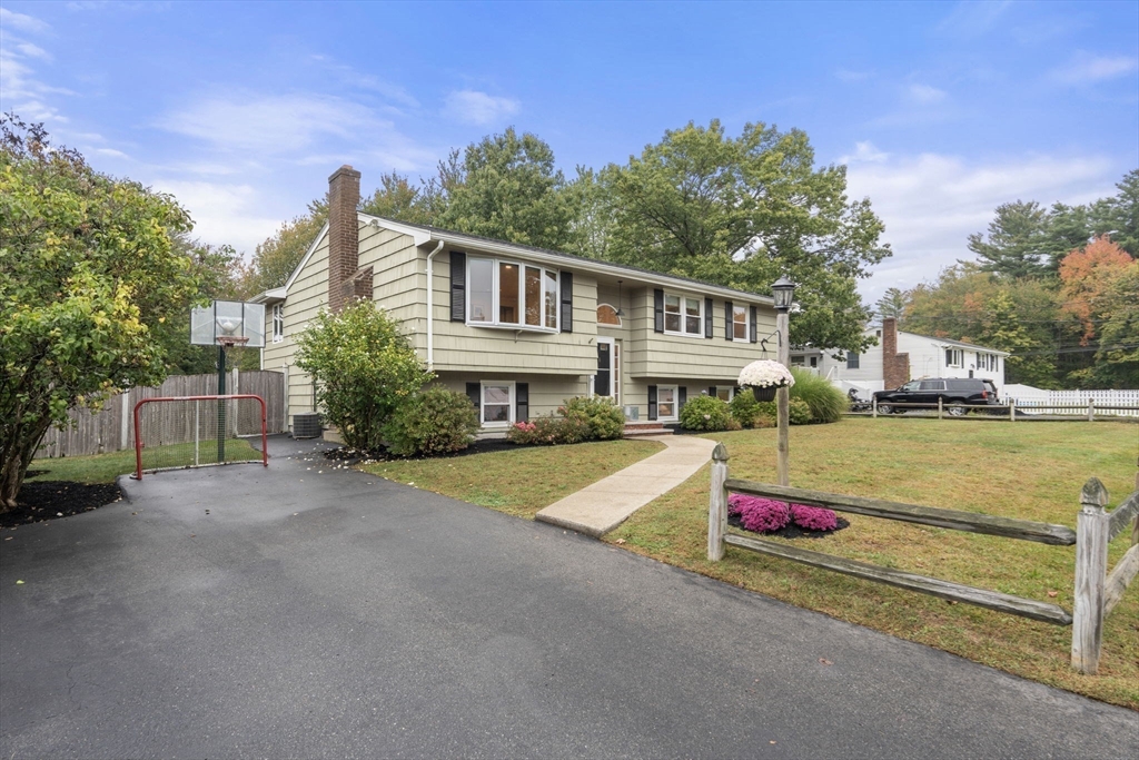23 Loganberry Dr, Abington, Massachusetts, 3 Bedrooms Bedrooms, 7 Rooms Rooms,1.5 BathroomsBathrooms,Residential,For Sale,Loganberry Dr,73435709