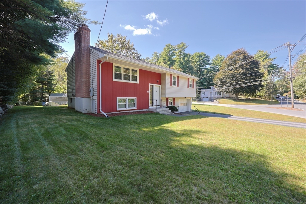 12 West Street, Foxboro, Massachusetts, 3 Bedrooms Bedrooms, 5 Rooms Rooms,1 BathroomBathrooms,Residential,For Sale,West Street,73434854