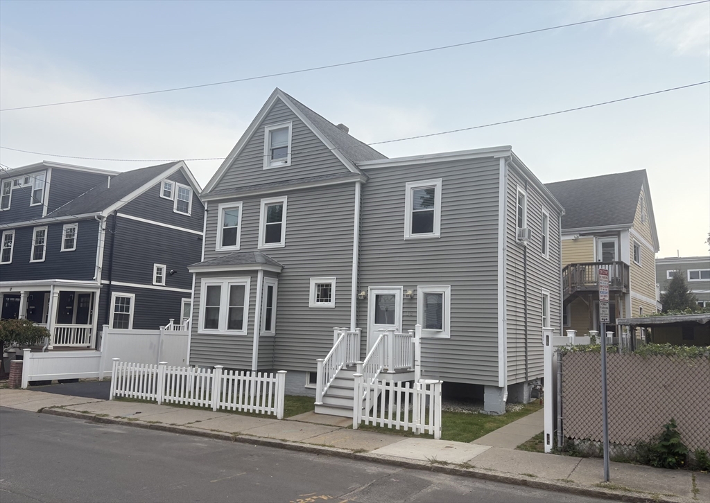 13 Princeton St, Somerville, Massachusetts, 5 Bedrooms Bedrooms, 10 Rooms Rooms,2 BathroomsBathrooms,Residential Income,For Sale,Princeton St,73429259