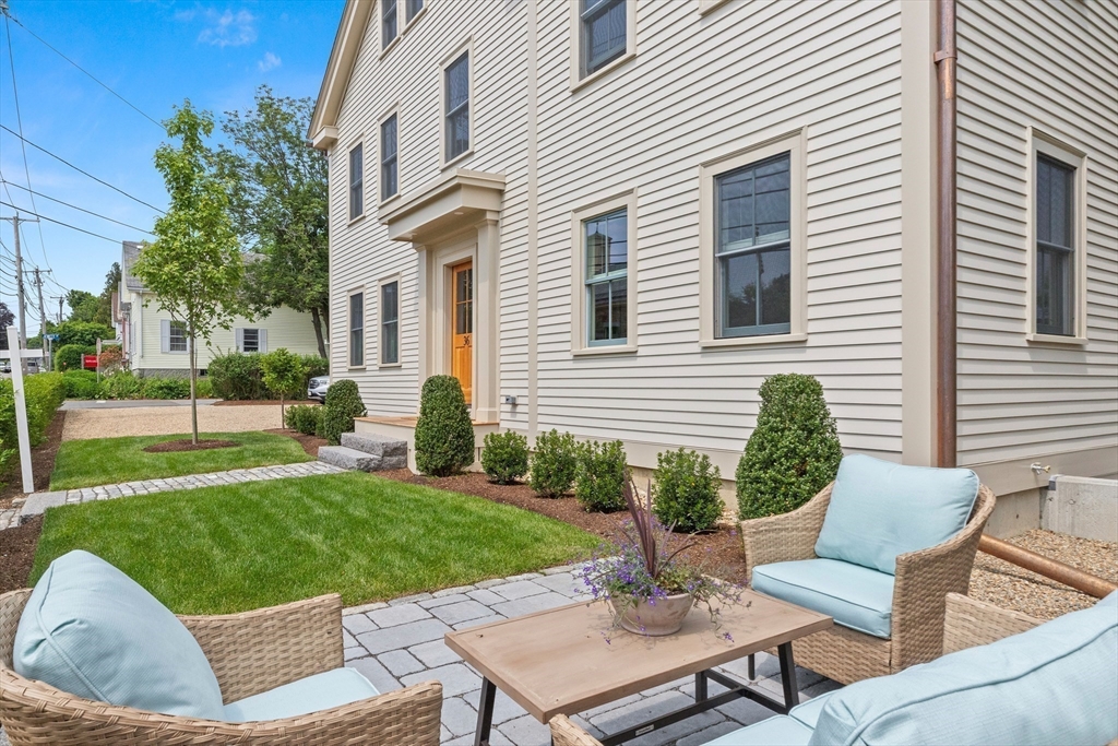 36-A Broadway, Rockport, Massachusetts, 4 Bedrooms Bedrooms, 7 Rooms Rooms,3.5 BathroomsBathrooms,Residential,For Sale,Broadway,73428124