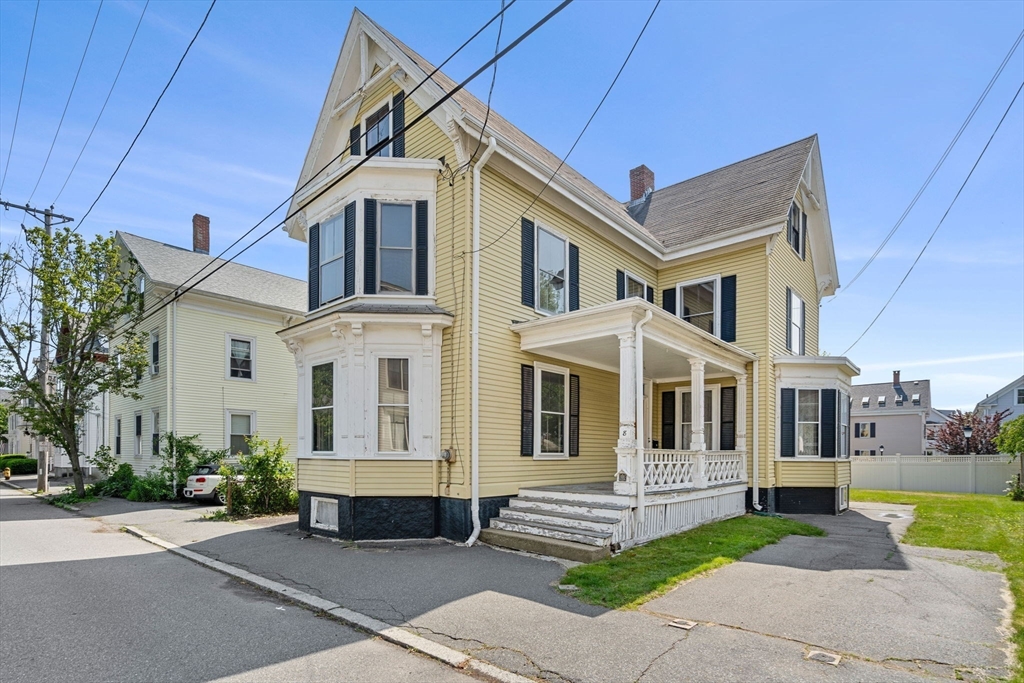 8 Briggs Street, Salem, Massachusetts, 4 Bedrooms Bedrooms, 9 Rooms Rooms,1.5 BathroomsBathrooms,Residential,For Sale,Briggs Street,73390063