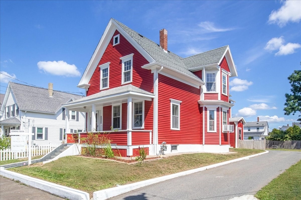 19 Smith Street, Taunton, Massachusetts, 3 Bedrooms Bedrooms, 8 Rooms Rooms,2 BathroomsBathrooms,Residential,For Sale,Smith Street,73426149