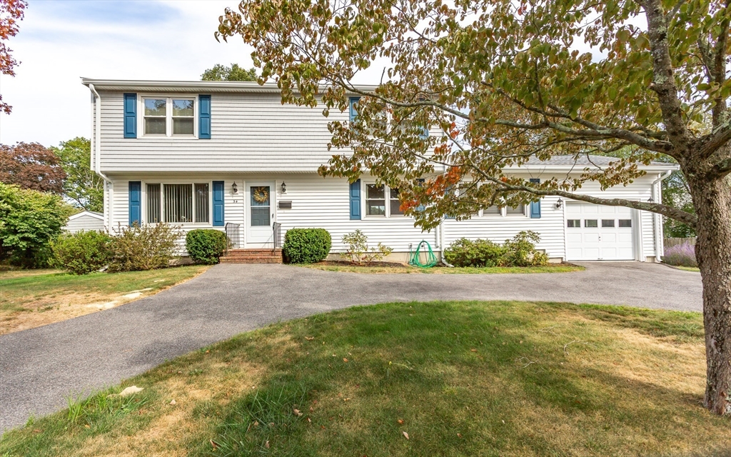 34 Barry Avenue, Somerset, Massachusetts, 4 Bedrooms Bedrooms, 8 Rooms Rooms,1.5 BathroomsBathrooms,Residential,For Sale,Barry Avenue,73425225