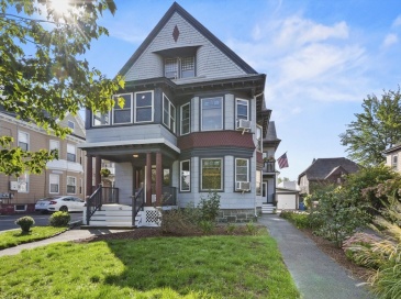 82 Salem Street, Lawrence, Massachusetts, 6 Bedrooms Bedrooms, 18 Rooms Rooms,2 BathroomsBathrooms,Residential Income,For Sale,Salem Street,73432957