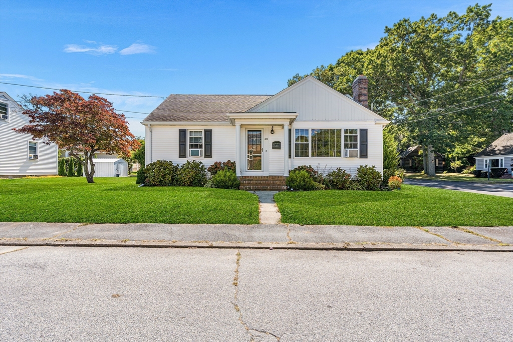 48 Tremont St, Dartmouth, Massachusetts, 2 Bedrooms Bedrooms, 5 Rooms Rooms,1.5 BathroomsBathrooms,Residential,For Sale,Tremont St,73432640