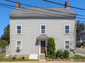 1 Dennis St, Peabody, Massachusetts, 5 Bedrooms Bedrooms, 9 Rooms Rooms,2 BathroomsBathrooms,Residential Income,For Sale,Dennis St,73429261