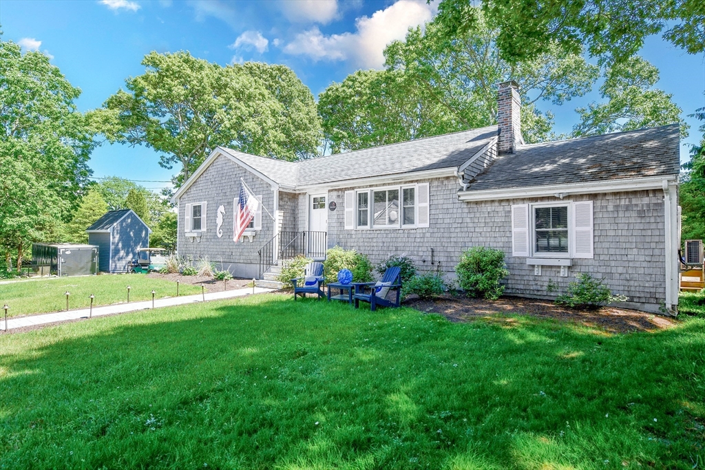 8 Highland View Ave, Mattapoisett, Massachusetts, 3 Bedrooms Bedrooms, 7 Rooms Rooms,2 BathroomsBathrooms,Residential,For Sale,Highland View Ave,73395320