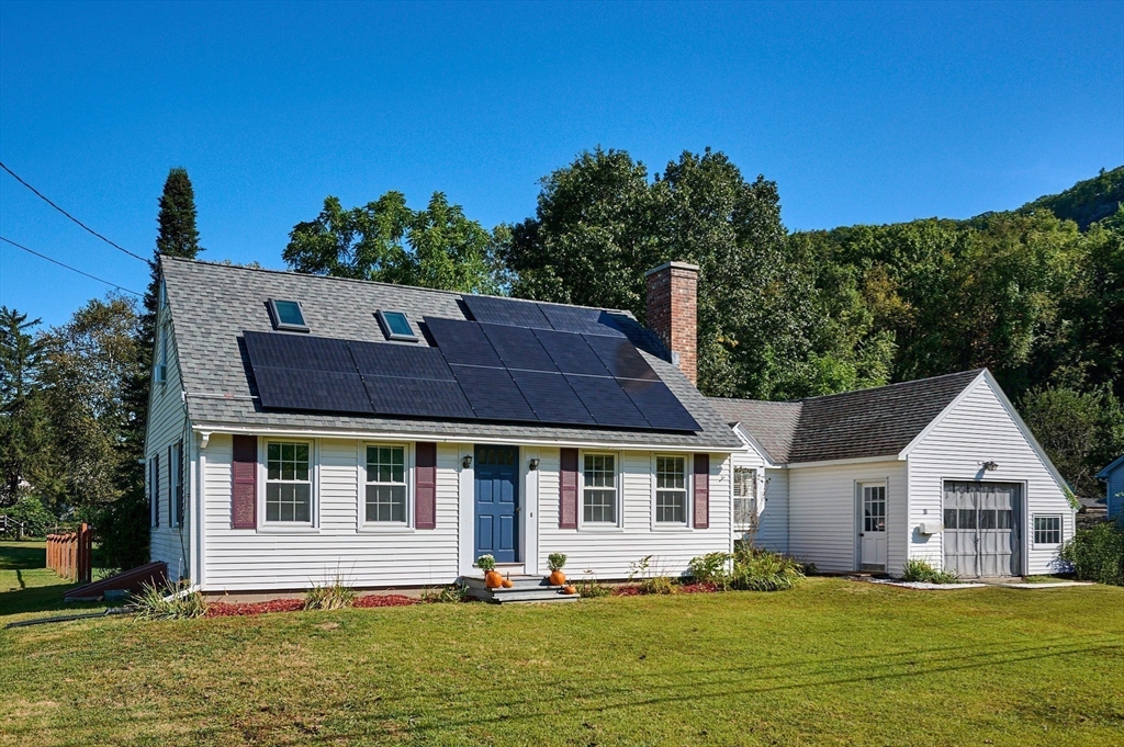 49 Eastern Ave, Deerfield, Massachusetts, 4 Bedrooms Bedrooms, 6 Rooms Rooms,2 BathroomsBathrooms,Residential,For Sale,Eastern Ave,73427852