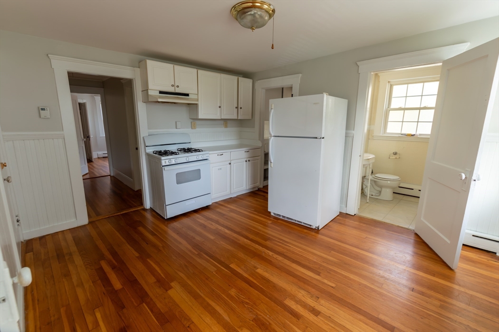 19 Essex, Beverly, Massachusetts, 2 Bedrooms Bedrooms, 4 Rooms Rooms,1 BathroomBathrooms,Residential Lease,For Rent,Essex,73432650