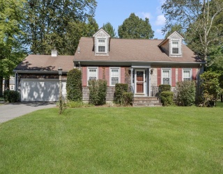 53 Eleanor Street, Dartmouth, Massachusetts, 3 Bedrooms Bedrooms, 8 Rooms Rooms,2.5 BathroomsBathrooms,Residential,For Sale,Eleanor Street,73426323