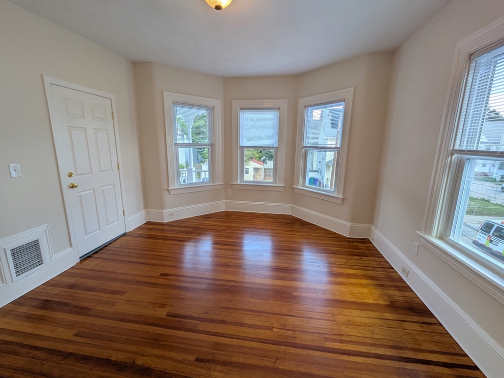 48 Hodges St, Attleboro, Massachusetts, 2 Bedrooms Bedrooms, 5 Rooms Rooms,1 BathroomBathrooms,Residential Lease,For Rent,Hodges St,73430794