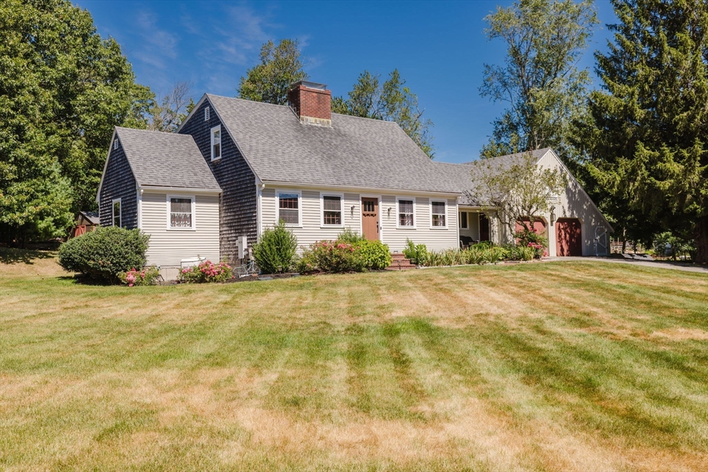 7 Swing Dr, Berkley, Massachusetts, 3 Bedrooms Bedrooms, 8 Rooms Rooms,2 BathroomsBathrooms,Residential,For Sale,Swing Dr,73421803