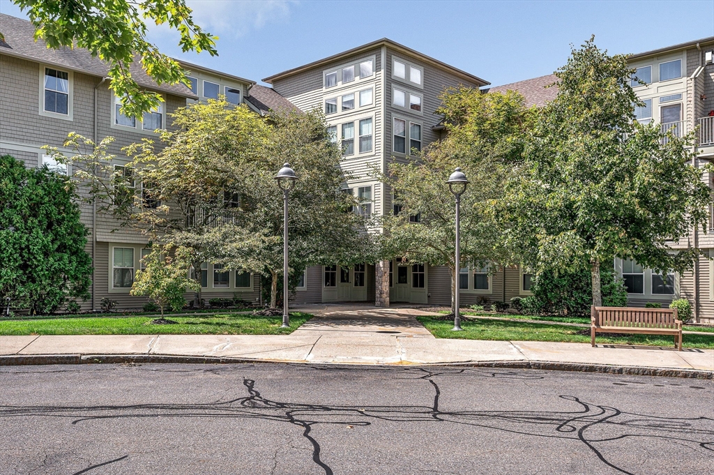 4 Harvest Dr, North Andover, Massachusetts, 1 Bedroom Bedrooms, 4 Rooms Rooms,1 BathroomBathrooms,Residential,For Sale,Harvest Dr,73425238