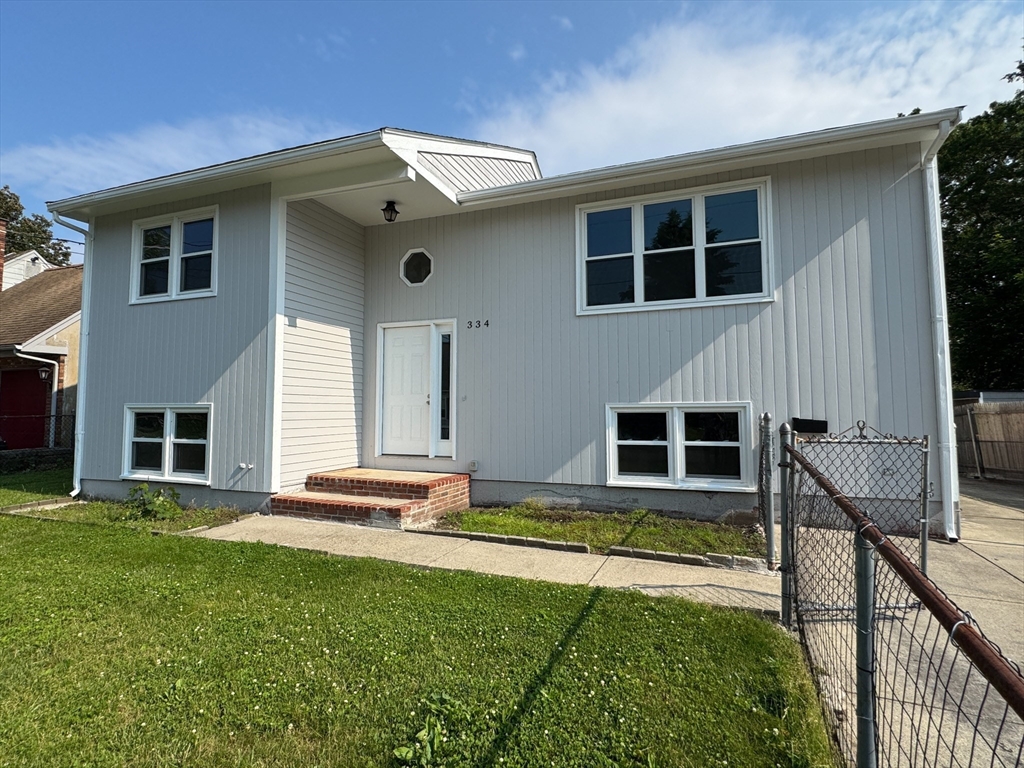 334 Austin St, New Bedford, Massachusetts, 3 Bedrooms Bedrooms, 8 Rooms Rooms,2 BathroomsBathrooms,Residential,For Sale,Austin St,73393711