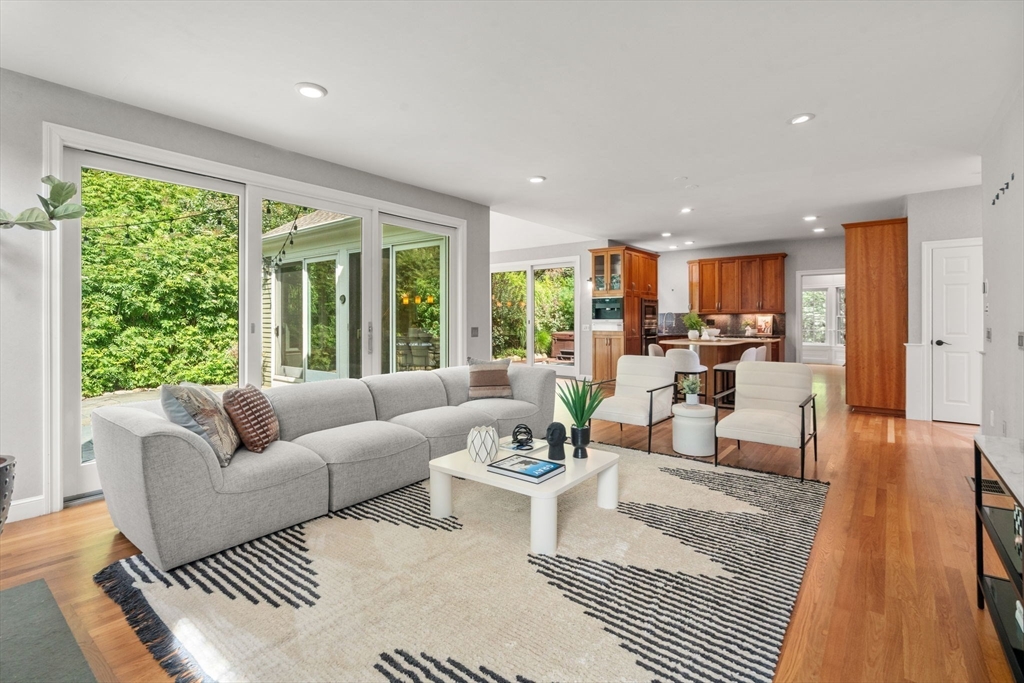 28 York Road, Wayland, Massachusetts, 4 Bedrooms Bedrooms, 9 Rooms Rooms,2.5 BathroomsBathrooms,Residential,For Sale,York Road,73374718