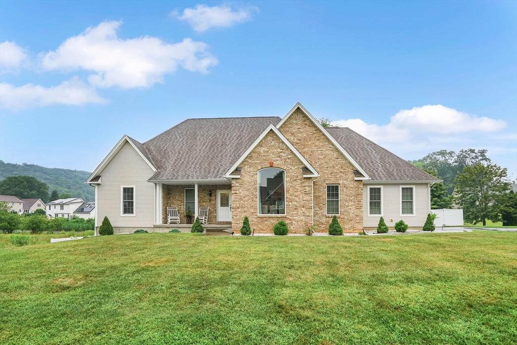 27 Coyote Cr, Agawam, Massachusetts, 5 Bedrooms Bedrooms, 10 Rooms Rooms,3 BathroomsBathrooms,Residential,For Sale,Coyote Cr,73418291