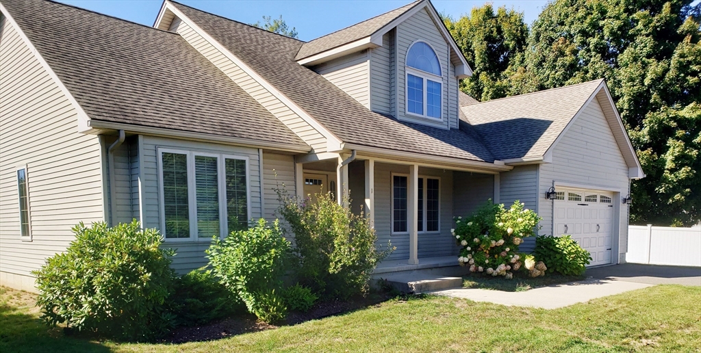 1 Autumn Dr, Easthampton, Massachusetts, 3 Bedrooms Bedrooms, 7 Rooms Rooms,2.5 BathroomsBathrooms,Residential,For Sale,Autumn Dr,73440412