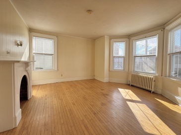 30 Crescent St, Wakefield, Massachusetts, 1 Bedroom Bedrooms, 3 Rooms Rooms,1 BathroomBathrooms,Residential Lease,For Rent,Crescent St,73449613