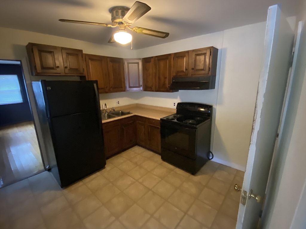 4 Edmonds Way, Gloucester, Massachusetts, 1 Bedroom Bedrooms, 3 Rooms Rooms,1 BathroomBathrooms,Residential Lease,For Rent,Edmonds Way,73449677