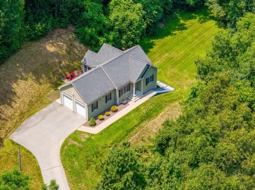 16 Dixon Ave, Auburn, Massachusetts, 2 Bedrooms Bedrooms, 6 Rooms Rooms,3 BathroomsBathrooms,Residential Lease,For Rent,Dixon Ave,73449741